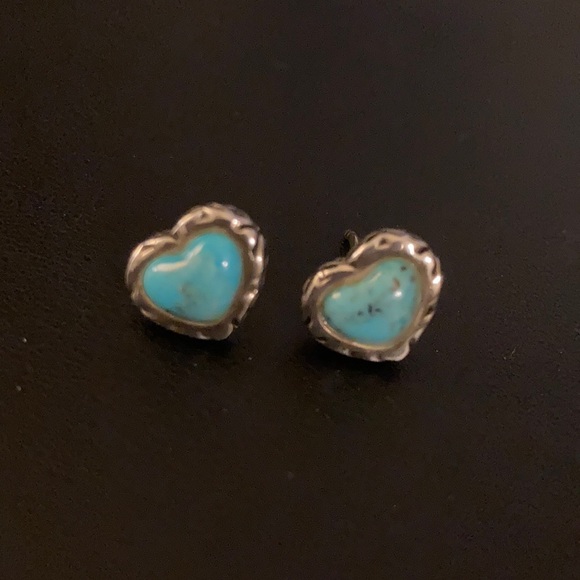 Jewelry - Beautiful turquoise stud earrings.